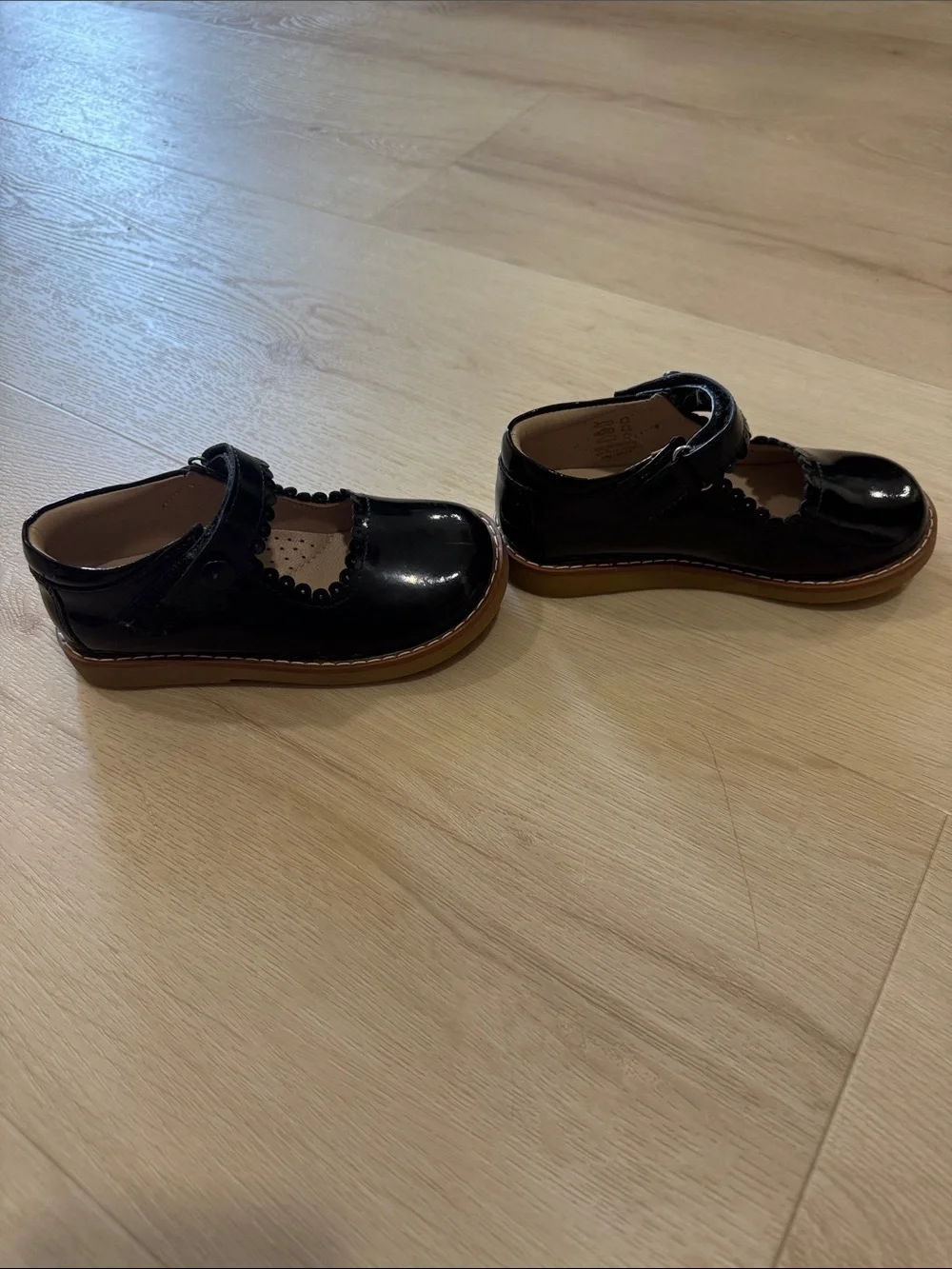 Girls Black Mary Jane Dress Shoes with Scalloped Trim